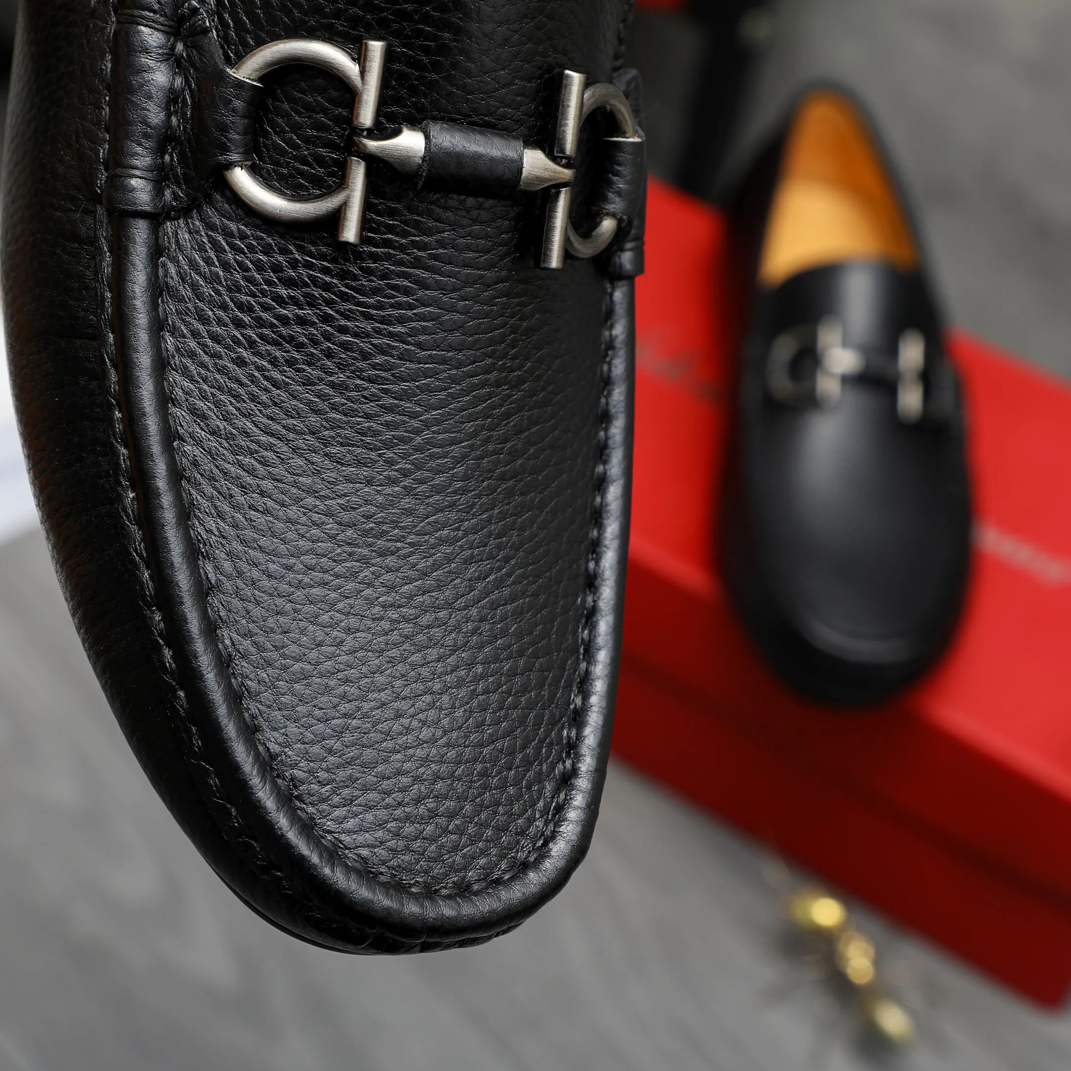 Men's shoes 💰p380 Product trademark: Ferragamo " Ferragamo ] Casual slip-on men's shoes Regular size: 38-45 Product material: Selected pebbled cowhide upper, pigskin lining, rubber outsole